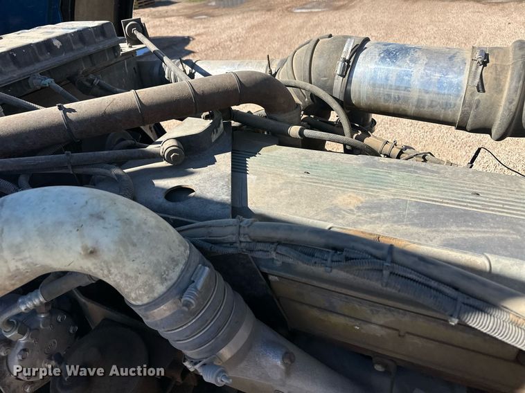 image for item DM2737 1997 Peterbilt 379 semi truck