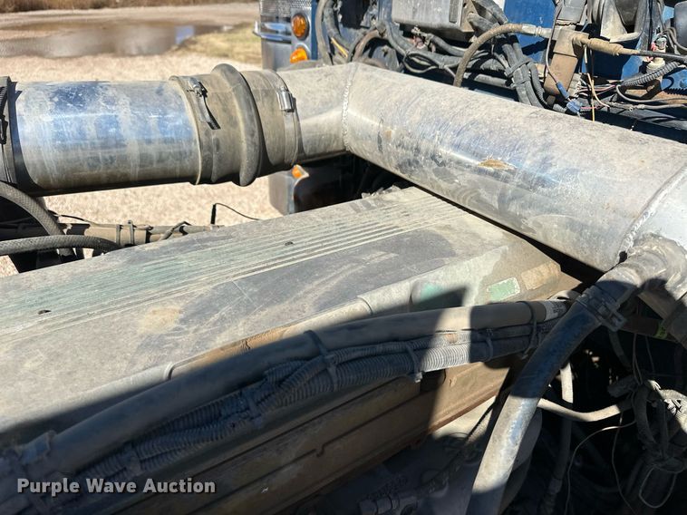 image for item DM2737 1997 Peterbilt 379 semi truck