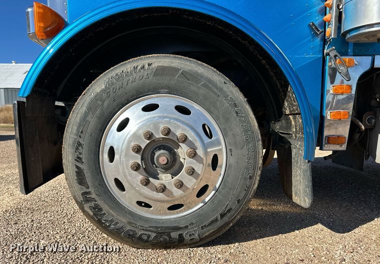 image for item DM2737 1997 Peterbilt 379 semi truck