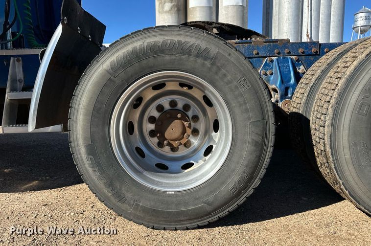 image for item DM2737 1997 Peterbilt 379 semi truck