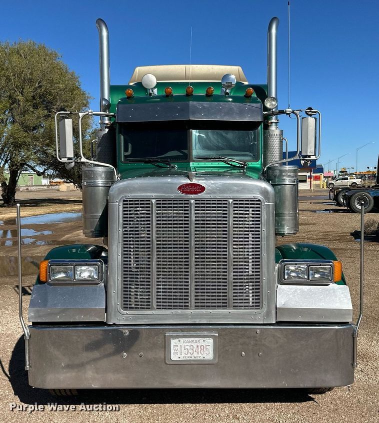 image for item DM2738 2006 Peterbilt 379 semi truck