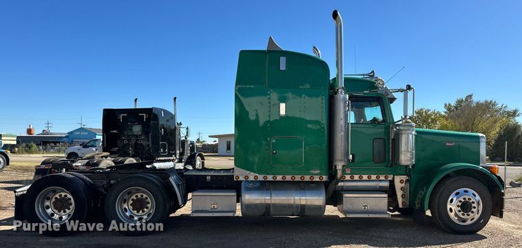 image for item DM2738 2006 Peterbilt 379 semi truck