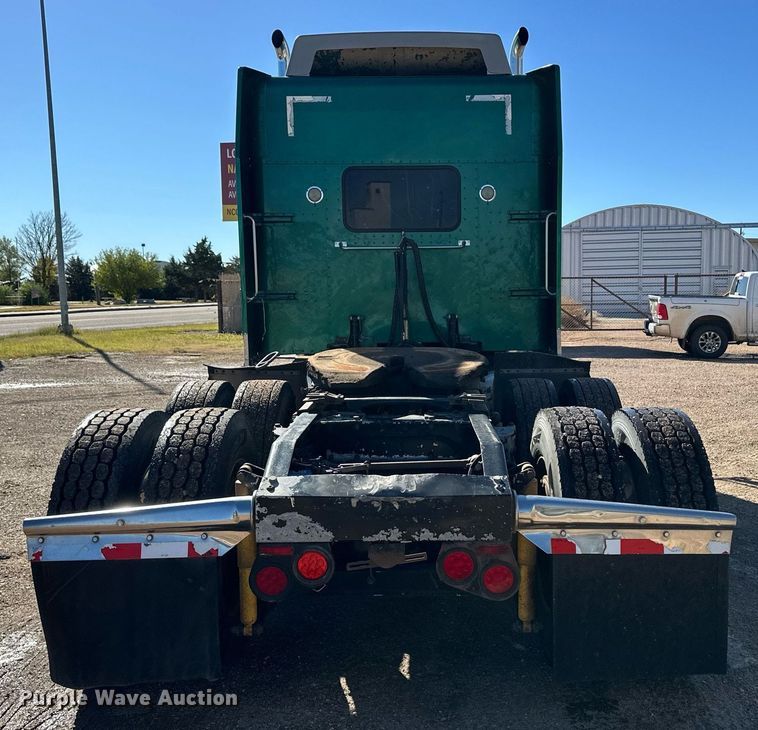 image for item DM2738 2006 Peterbilt 379 semi truck