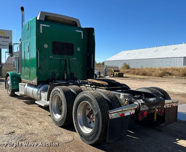 image for item DM2738 2006 Peterbilt 379 semi truck