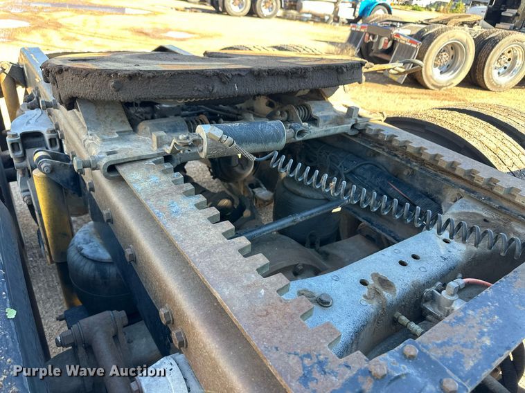 image for item DM2738 2006 Peterbilt 379 semi truck