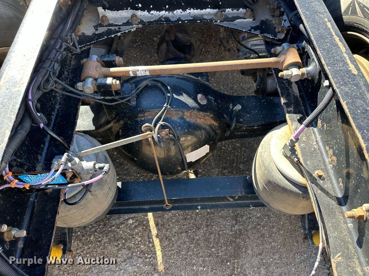 image for item DM2738 2006 Peterbilt 379 semi truck