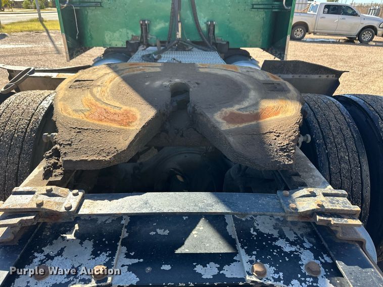 image for item DM2738 2006 Peterbilt 379 semi truck