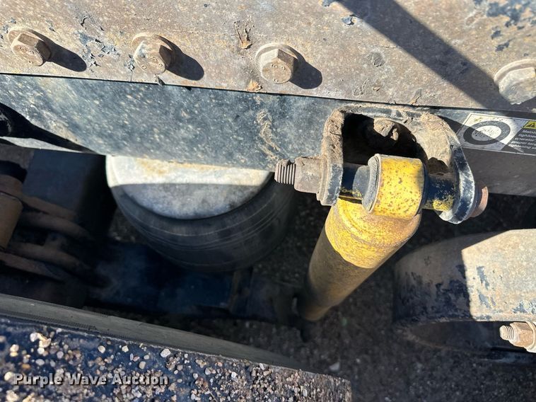 image for item DM2738 2006 Peterbilt 379 semi truck