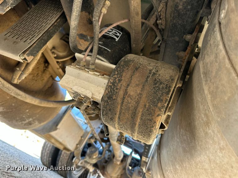 image for item DM2738 2006 Peterbilt 379 semi truck