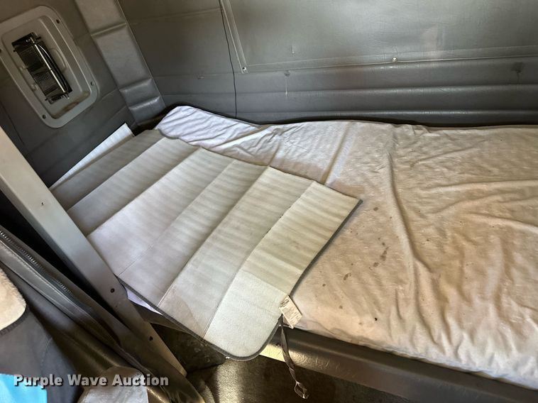 image for item DM2738 2006 Peterbilt 379 semi truck