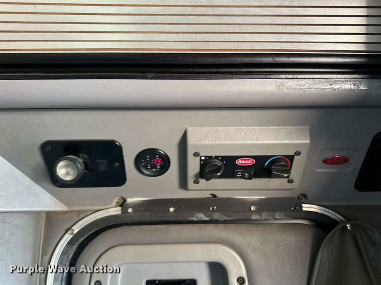 image for item DM2738 2006 Peterbilt 379 semi truck