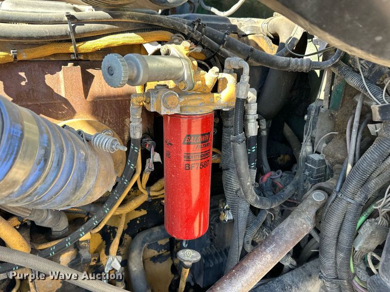 image for item DM2738 2006 Peterbilt 379 semi truck