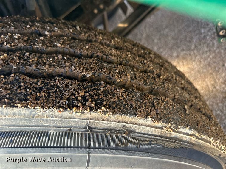 image for item DM2738 2006 Peterbilt 379 semi truck