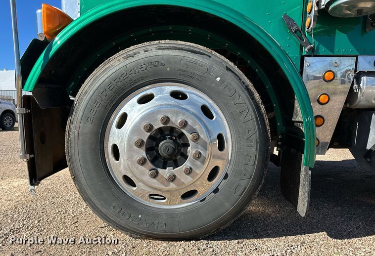 image for item DM2738 2006 Peterbilt 379 semi truck