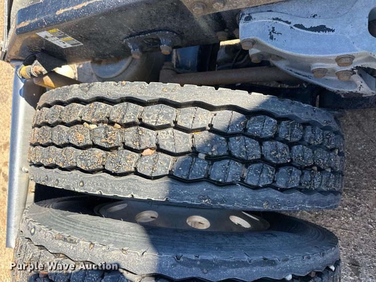 image for item DM2738 2006 Peterbilt 379 semi truck