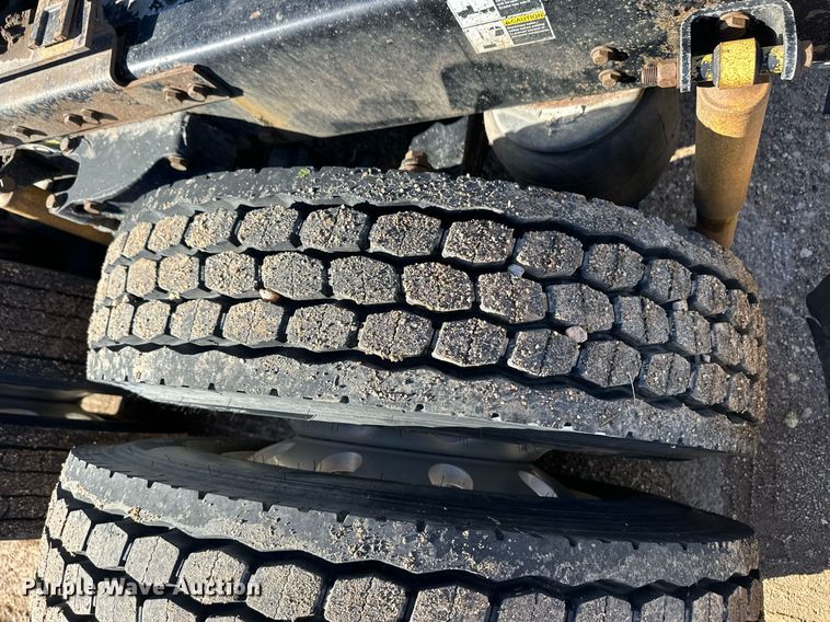 image for item DM2738 2006 Peterbilt 379 semi truck