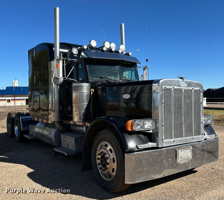image for item DM2739 1997 Peterbilt 379 semi truck