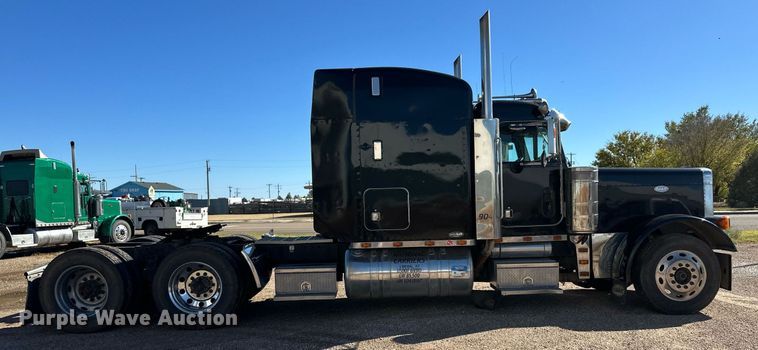 image for item DM2739 1997 Peterbilt 379 semi truck