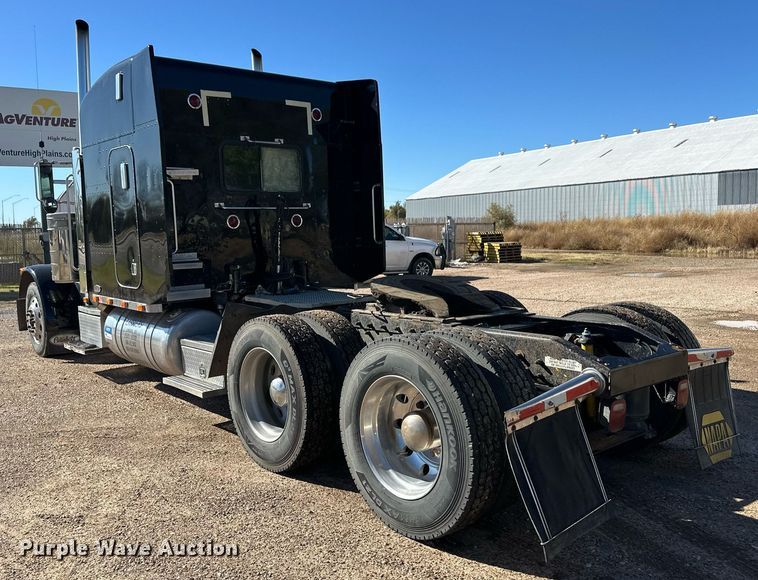 image for item DM2739 1997 Peterbilt 379 semi truck