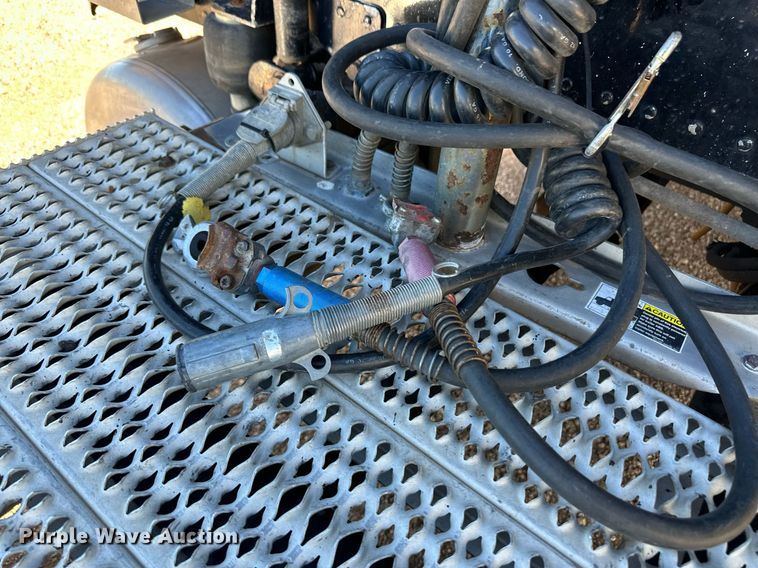 image for item DM2739 1997 Peterbilt 379 semi truck