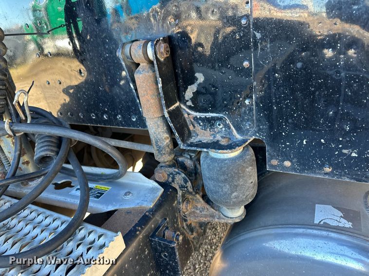 image for item DM2739 1997 Peterbilt 379 semi truck