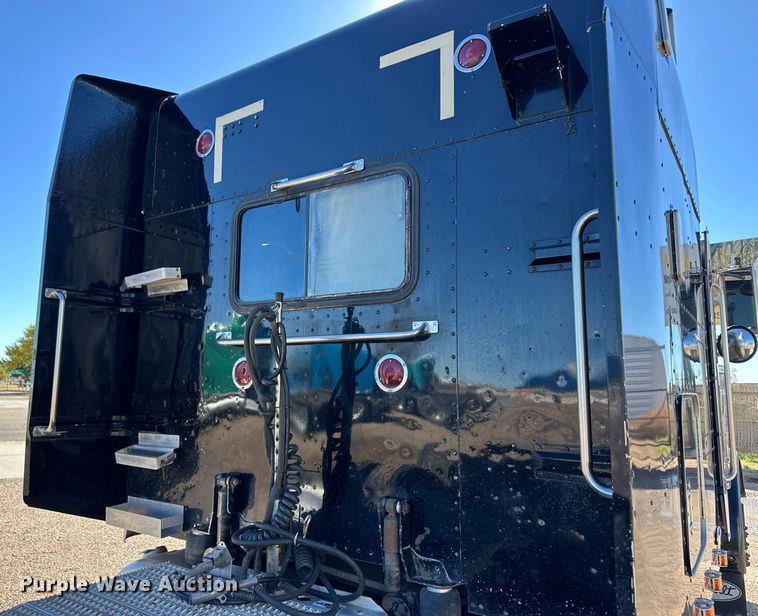 image for item DM2739 1997 Peterbilt 379 semi truck