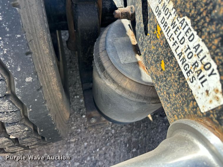 image for item DM2739 1997 Peterbilt 379 semi truck