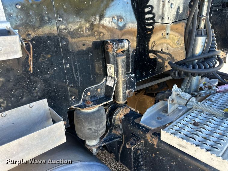 image for item DM2739 1997 Peterbilt 379 semi truck