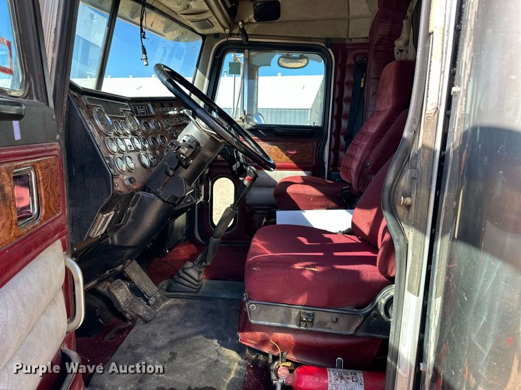 image for item DM2739 1997 Peterbilt 379 semi truck