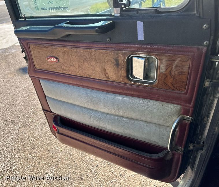 image for item DM2739 1997 Peterbilt 379 semi truck