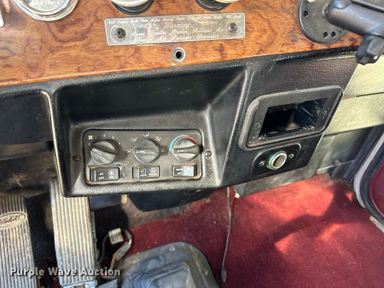 image for item DM2739 1997 Peterbilt 379 semi truck