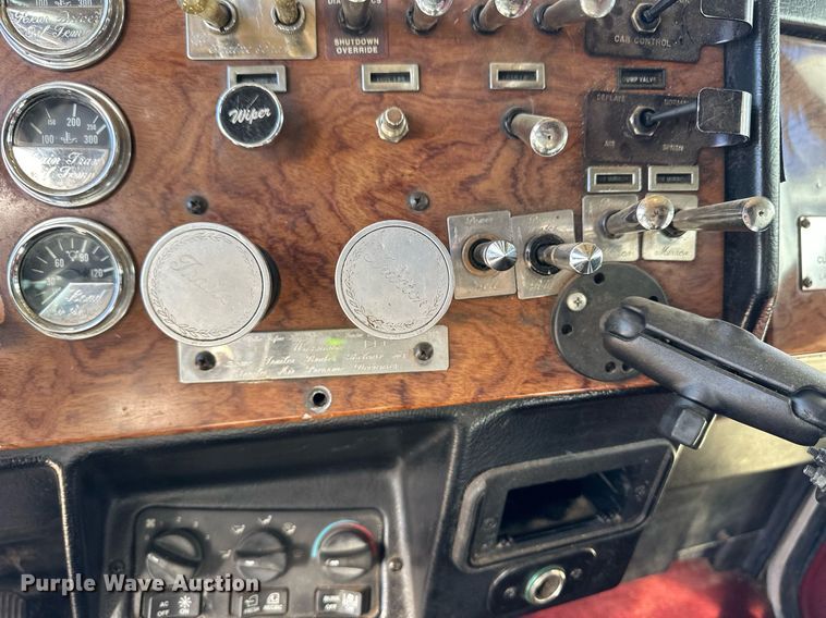 image for item DM2739 1997 Peterbilt 379 semi truck