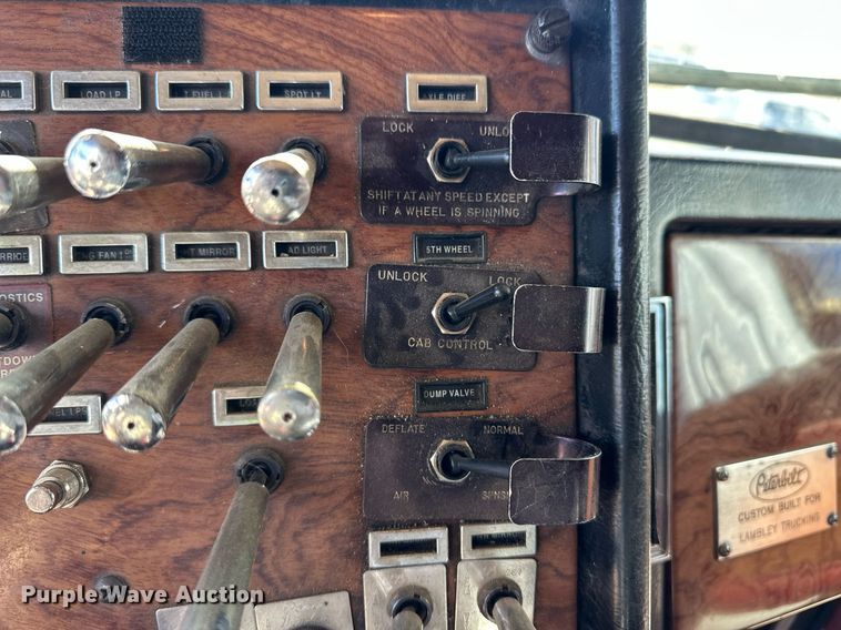 image for item DM2739 1997 Peterbilt 379 semi truck