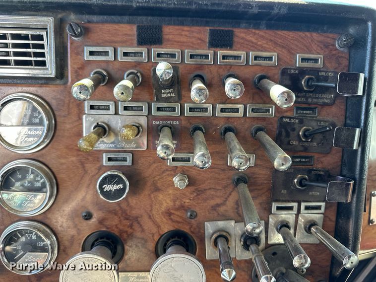 image for item DM2739 1997 Peterbilt 379 semi truck