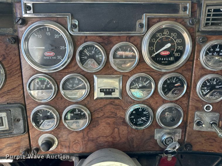 image for item DM2739 1997 Peterbilt 379 semi truck