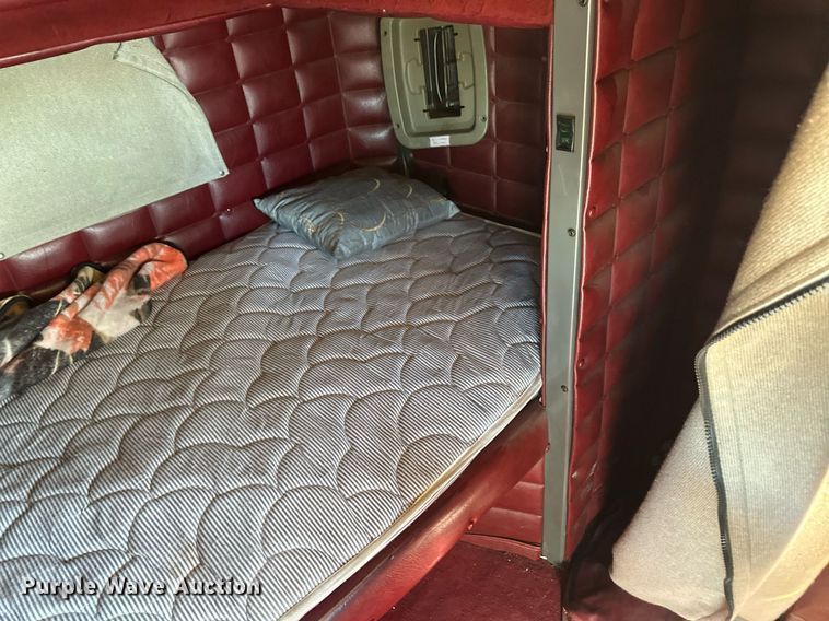 image for item DM2739 1997 Peterbilt 379 semi truck