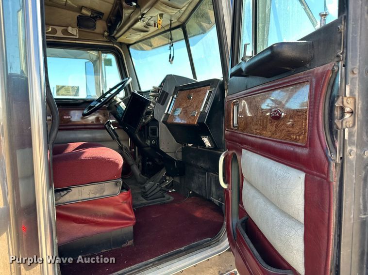 image for item DM2739 1997 Peterbilt 379 semi truck