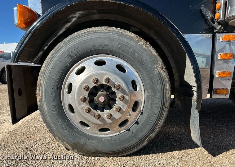 image for item DM2739 1997 Peterbilt 379 semi truck