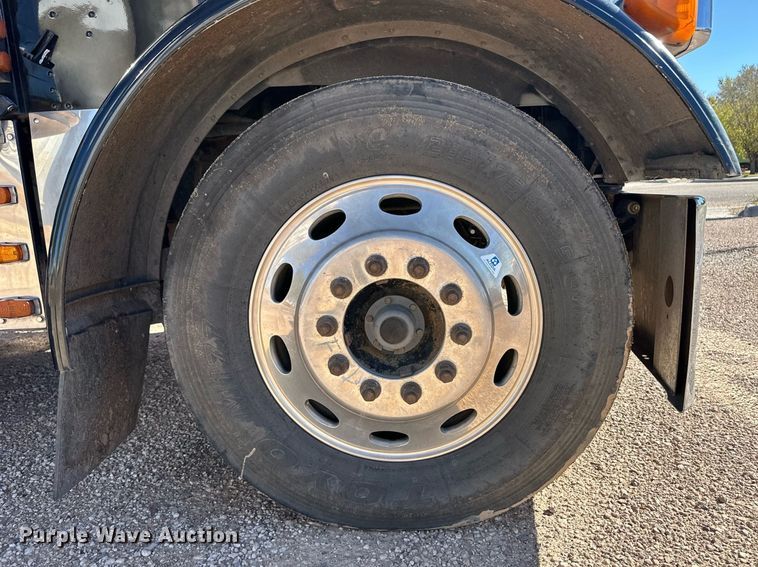 image for item DM2739 1997 Peterbilt 379 semi truck