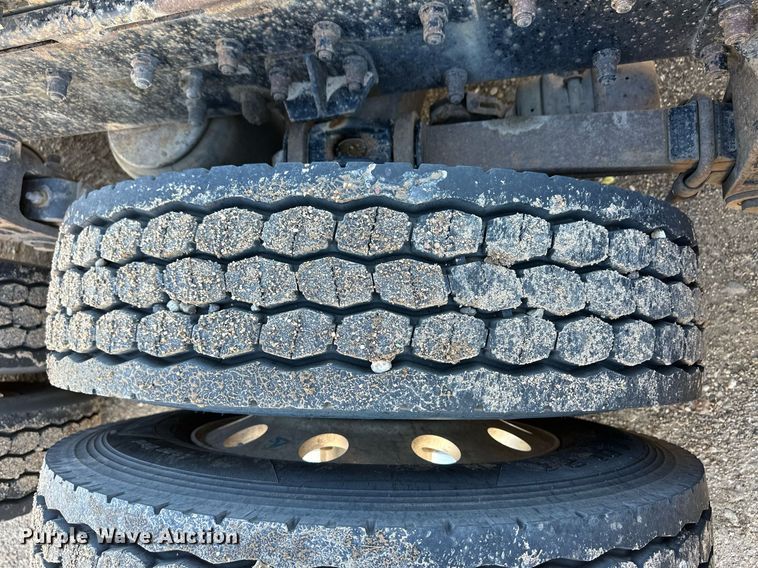 image for item DM2739 1997 Peterbilt 379 semi truck