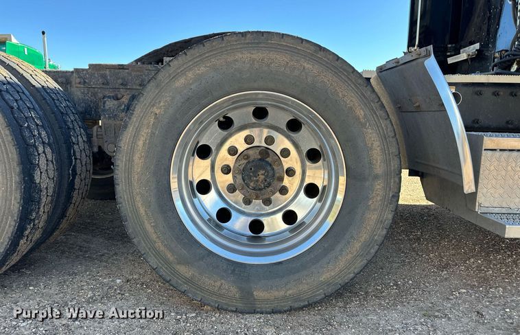 image for item DM2739 1997 Peterbilt 379 semi truck