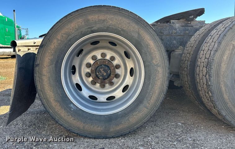 image for item DM2739 1997 Peterbilt 379 semi truck