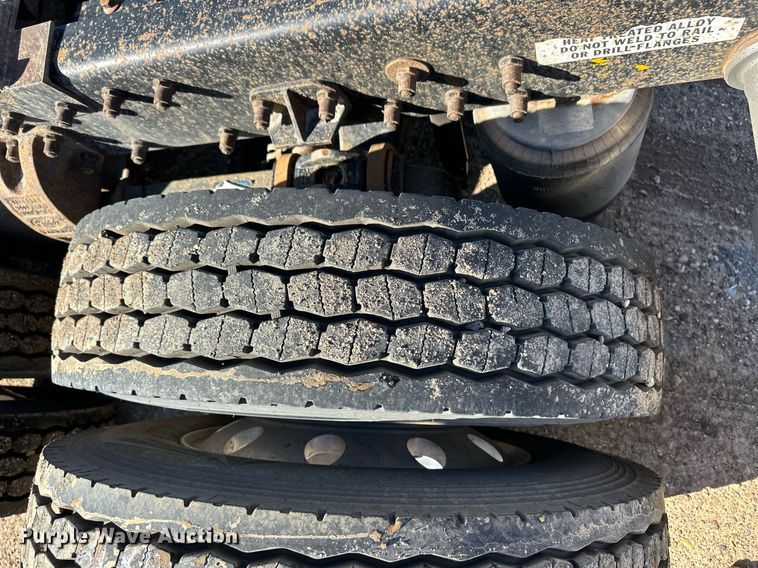 image for item DM2739 1997 Peterbilt 379 semi truck