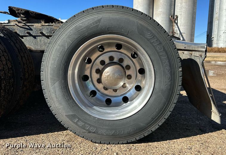 image for item DM2739 1997 Peterbilt 379 semi truck