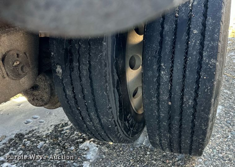 image for item DN0802 2008 Wilson CFD-900 drop deck trailer