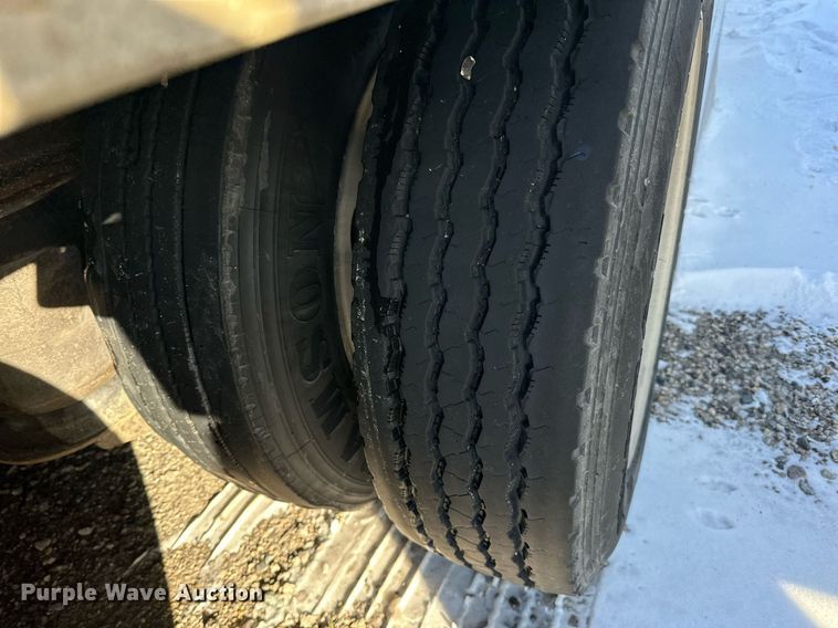 image for item DN0802 2008 Wilson CFD-900 drop deck trailer