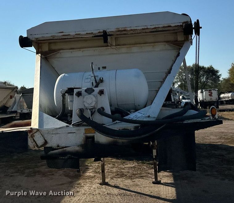 image for item DN0808 1997 Red River MFG LB334 live bottom trailer