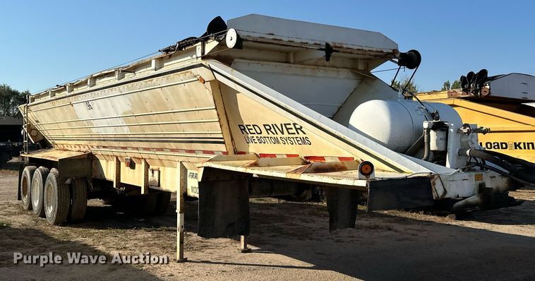 image for item DN0808 1997 Red River MFG LB334 live bottom trailer