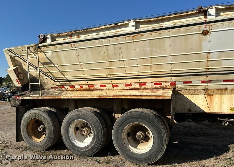 image for item DN0808 1997 Red River MFG LB334 live bottom trailer