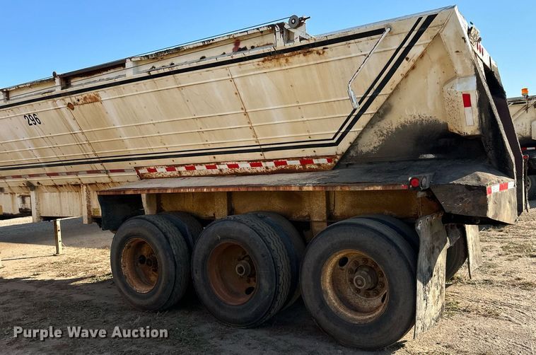image for item DN0808 1997 Red River MFG LB334 live bottom trailer